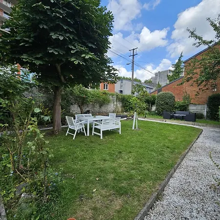 Maison 3 Chambres, Garage Et Jardin モンス