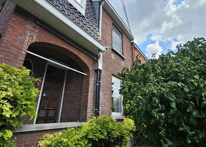 Maison 3 Chambres, Garage Et Jardin *